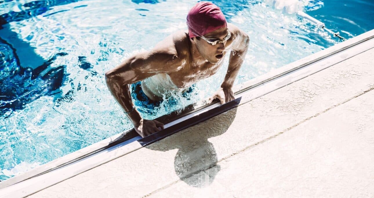 Learn Freestyle Swimming from the Fundamentals: Catching – The Technique of 'Climbing the Pool Edge' Underwater